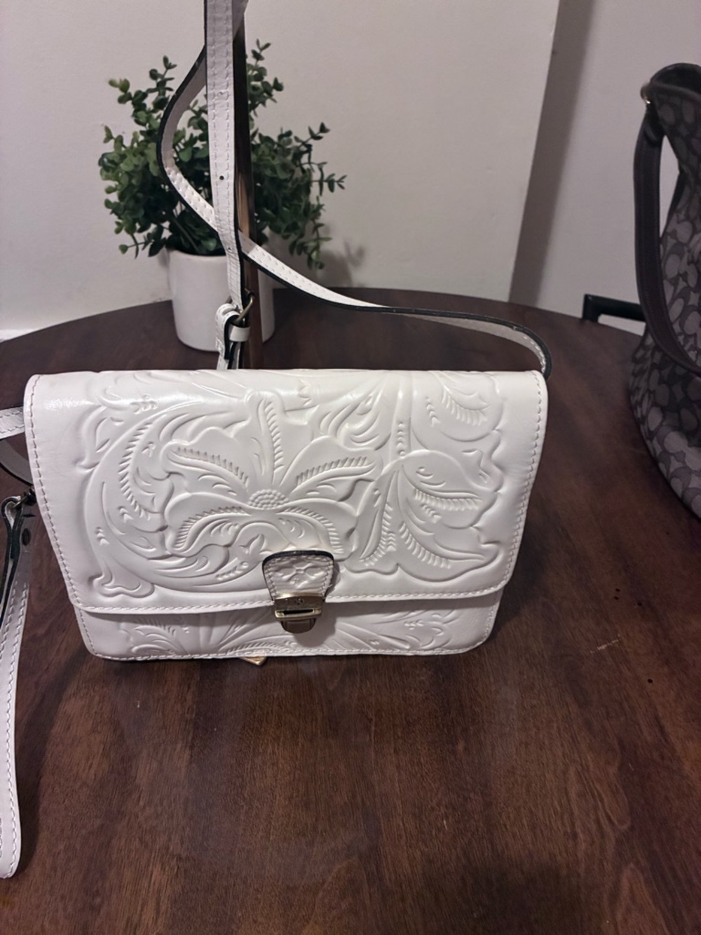 Patricia Nash White Embossed Floral Leather Crossbody - Picture 6 of 10